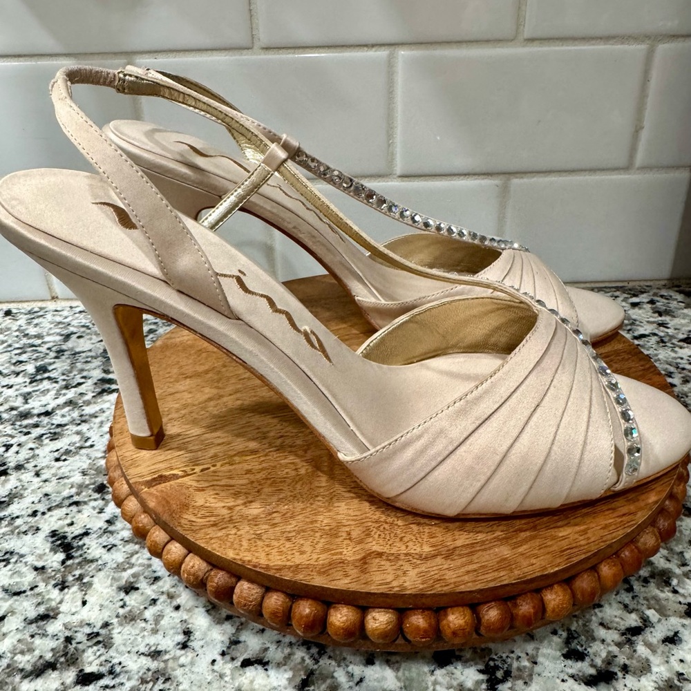 NWOB Nina Cream Slingback Heels With Rhinestone Strap‎